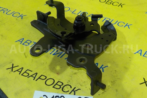 Кронштейн Isuzu Elf 4HF1 Кронштейн 4HF1 1997  8-97118-729-0