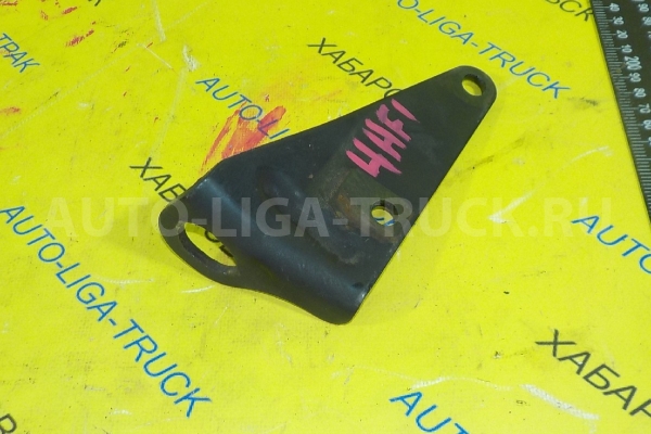 Кронштейн Mazda Titan 4HF1 Кронштейн 4HF1 2001 YJ21-10-561 Кронштейн Mazda Titan 4HF1 Кронштейн 4HF1 2001 YJ21-10-561