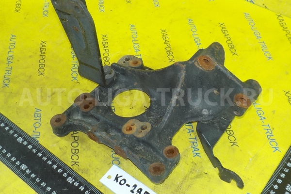 Кронштейн Mitsubishi Canter Кронштейн    ME013441