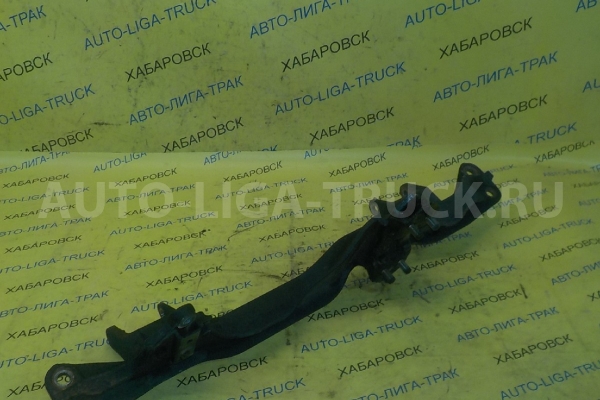 Кронштейн Mitsubishi Canter 4D33 Кронштейн 4D33 1999  MC063629