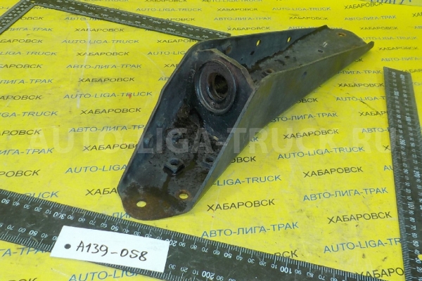 Кронштейн Nissan Atlas TD27 Кронштейн TD27 1996  54481-2T003