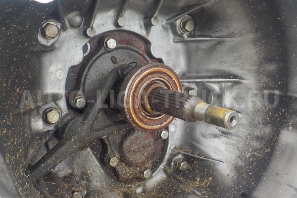 МКПП Nissan Atlas TD27 МКПП TD27 1995  32000-3T500