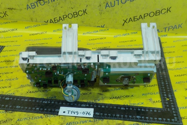 Панель приборов Mazda Titan 4HF1 Панель приборов 4HF1 1997  W426-55-430B