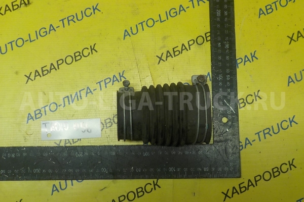 Патрубок фильтра  7K Патрубок фильтра  2001  17883-13020