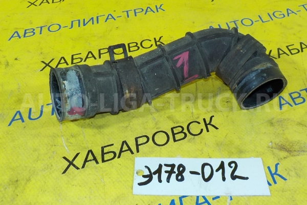 Патрубок фильтра Isuzu Elf 4HG1 Патрубок фильтра 4HG1 1996  8-97095-784-0