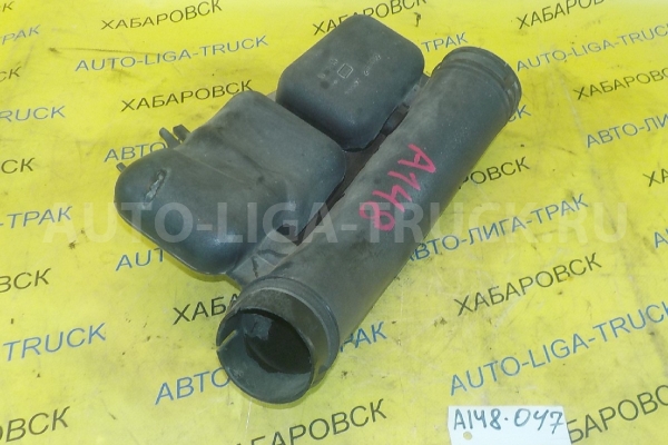 Патрубок фильтра Nissan Atlas TD27 Патрубок фильтра TD27 1999  16555-2T302