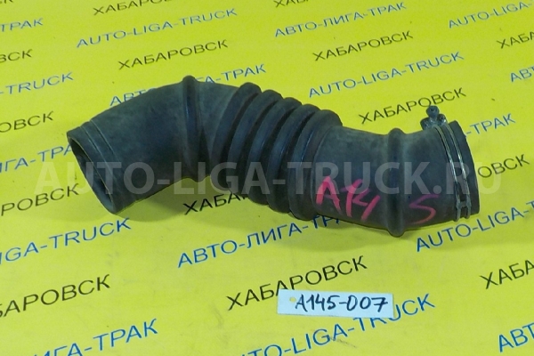 Патрубок фильтра Nissan Atlas TD27 Патрубок фильтра TD27 1992 16575-11T11 Патрубок фильтра Nissan Atlas TD27 Патрубок фильтра TD27 1992 16575-11T11