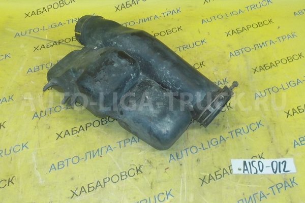 Патрубок фильтра Nissan Atlas TD27 Патрубок фильтра TD27 2000  16555-2T302