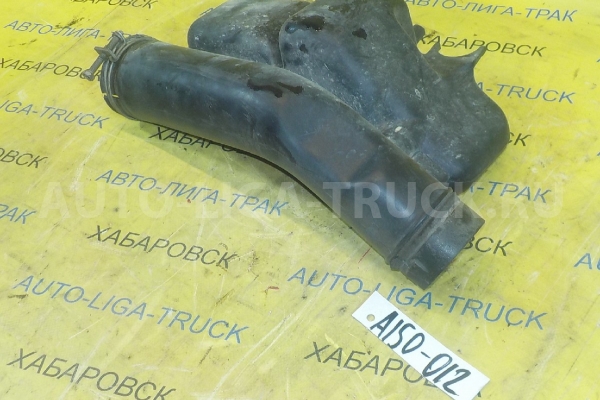 Патрубок фильтра Nissan Atlas TD27 Патрубок фильтра TD27 2000  16555-2T302