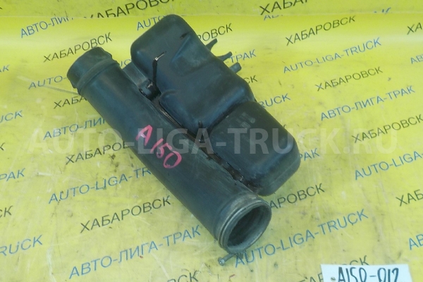 Патрубок фильтра Nissan Atlas TD27 Патрубок фильтра TD27 2000  16555-2T302