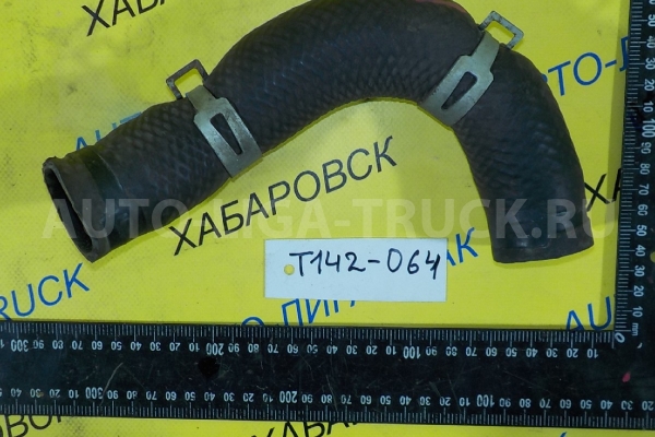 Патрубок радиатора Mazda Titan 4HG1 Патрубок радиатора 4HG1 2000  YJ35-15-186A