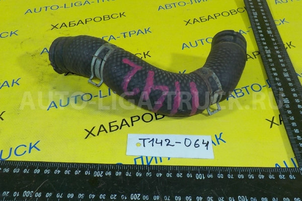 Патрубок радиатора Mazda Titan 4HG1 Патрубок радиатора 4HG1 2000  YJ35-15-186A