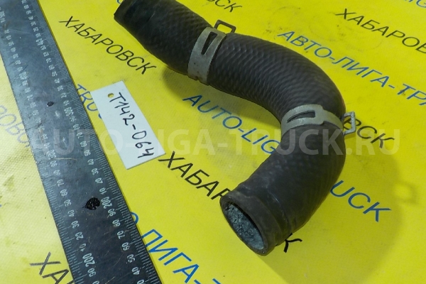 Патрубок радиатора Mazda Titan 4HG1 Патрубок радиатора 4HG1 2000  YJ35-15-186A