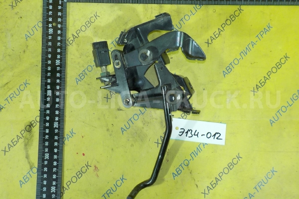 Педаль газа Isuzu Elf 4HF1 Педаль газа 4HF1 1995 8-97853-057-8 Педаль газа Isuzu Elf 4HF1 Педаль газа 4HF1 1995 8-97853-057-8
