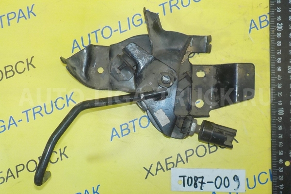 Педаль газа Mazda Titan 4HF1 Педаль газа 4HF1 1997  W065-41-640B