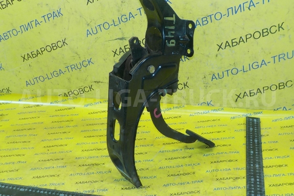 Педаль сцепления Mazda Titan 4HF1 Педаль сцепления 4HF1 1997  W213-41-030B