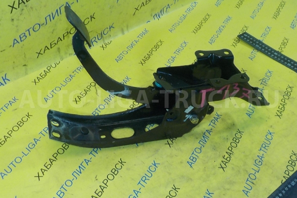 Педаль тормоза Mazda Titan 4HF1 Педаль тормоза 4HF1 1998  W201-43-070A