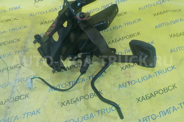 Педаль тормоза Mitsubishi Canter 4D33 Педаль тормоза 4D33 1999  MC125000