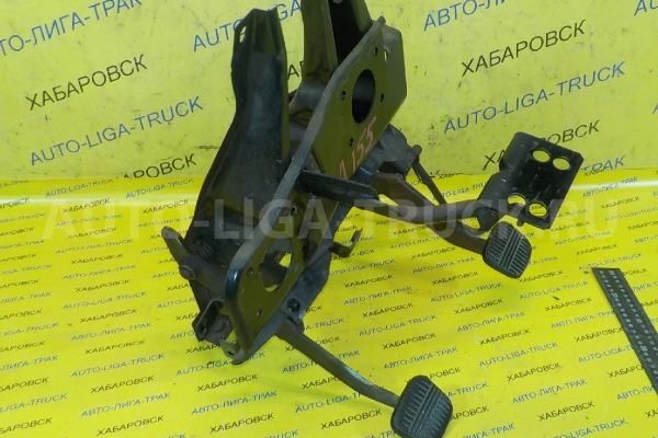 ПЕДАЛИ Nissan Atlas ED33 ПЕДАЛИ ED33 1988  46510-T8000