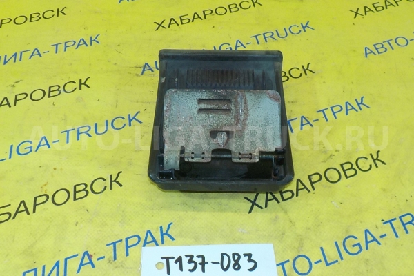 Пепельница Mazda Titan 4HF1 Пепельница 4HF1 1998  W201-64-630A