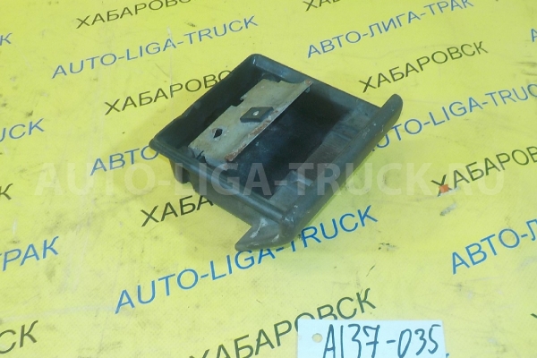 Пепельница Nissan Atlas QD32 Пепельница QD32 2001  68810-0T000