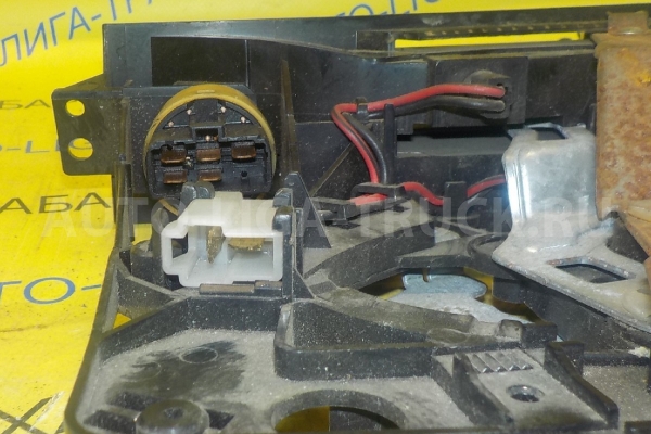 Переключатель печки Mazda Titan Переключатель печки    W202-61-17XA
