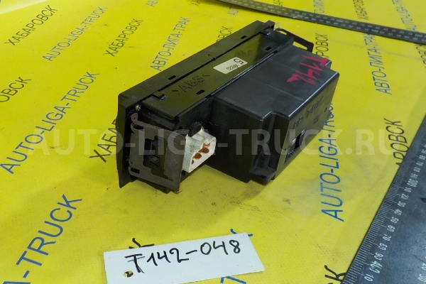 Переключатель печки Mazda Titan 4HG1 Переключатель печки 4HG1 2000  W620-61-190A