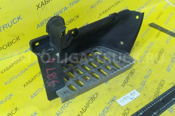 Подножка Isuzu Elf 4HJ1 Подножка 4HJ1 2004  8-97892-966-1