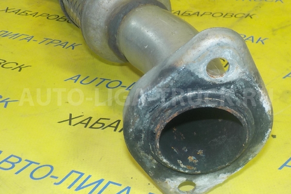 Приёмная труба глушителя Nissan Atlas TD27 Приёмная труба глушителя TD27 1999  20010-3T428