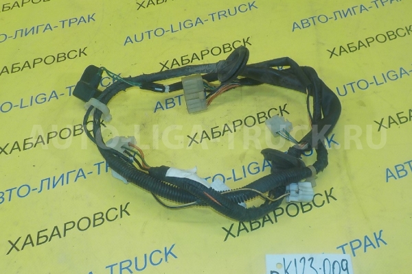 Проводка двери Mitsubishi Canter 4M40 Проводка двери 4M40 1997  MC156541