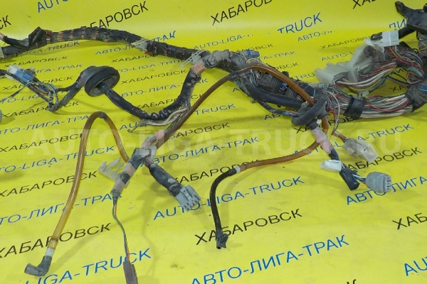 Проводка Toyota Dyna, Toyoace 15В Электропроводка  1995  82135-37153