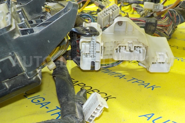 Проводка Toyota Dyna, Toyoace 15В Электропроводка  1995  82135-37153