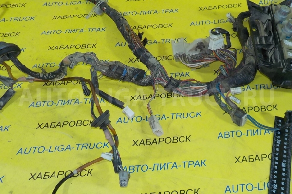 Проводка Toyota Dyna, Toyoace 15В Электропроводка  1995  82135-37153