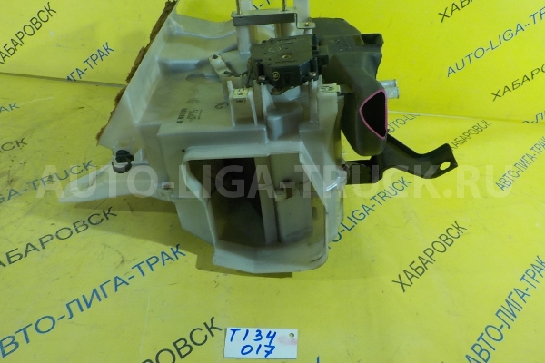 Радиатор печки Mazda Titan 4HF1 Радиатор печки 4HF1 2001  W611-61-A10