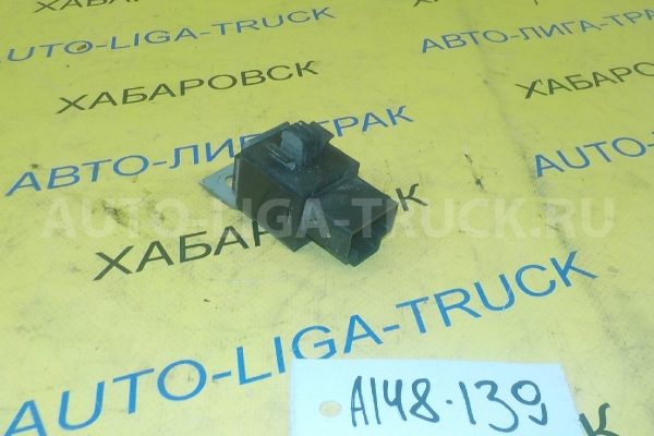 Реле поворотов Nissan Atlas TD27 Реле поворотов TD27 1999  25730-72T00