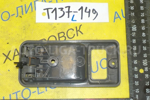 Ручка двери внутреняя Mazda Titan 4HF1 Ручка двери внутреняя 4HF1 1998 W203-58-330 Ручка двери внутреняя Mazda Titan 4HF1 Ручка двери внутреняя 4HF1 1998 W203-58-330