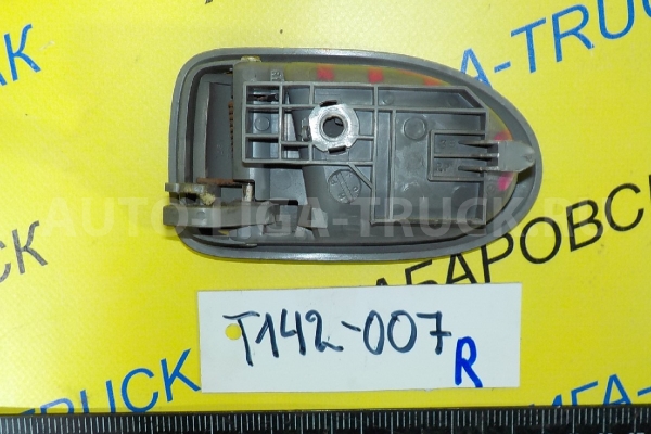 Ручка двери внутреняя Mazda Titan 4HG1 Ручка двери внутреняя 4HG1 2000  W611-58-330
