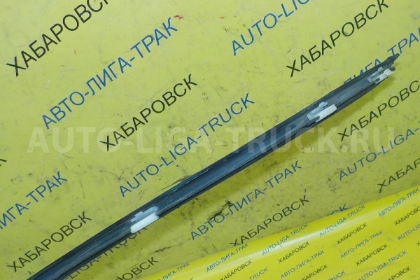 Уплотнитель двери Mazda Titan 4HF1 Уплотнитель двери 4HF1 1997  W201-50-640