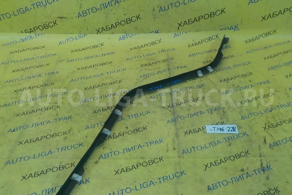 Уплотнитель двери Mazda Titan WL Уплотнитель двери WL 2002  W611-59-820C