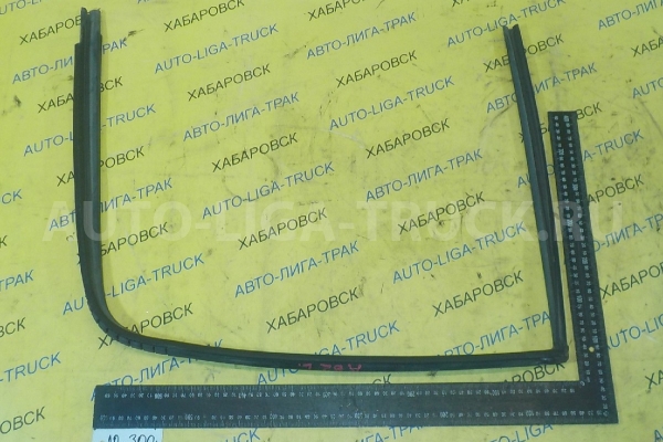 Уплотнитель стекла двери Nissan Atlas Уплотнитель двери    80331-0T000