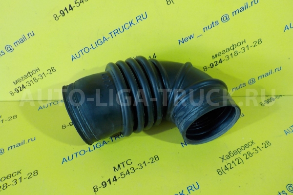 Впускной патрубок Mazda Titan 4HF1 Впускной патрубок 4HF1 2002  YJ01-13-221B
