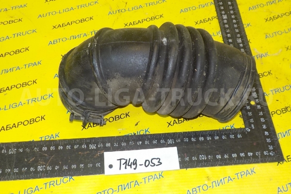 Впускной патрубок Mazda Titan 4HF1 Впускной патрубок 4HF1 1997  YJ01-13-221A