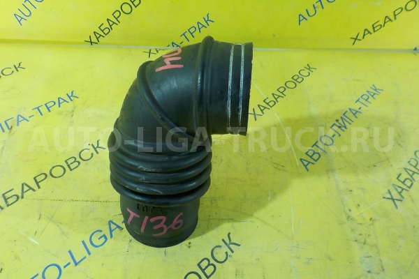 Впускной патрубок Mazda Titan 4HG1 Впускной патрубок 4HG1 2002  YJ01-13-221B