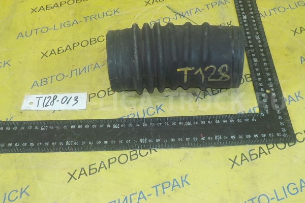 Впускной патрубок Mazda Titan TM Впускной патрубок TM 1995 TF01-13-221A Впускной патрубок Mazda Titan TM Впускной патрубок TM 1995 TF01-13-221A