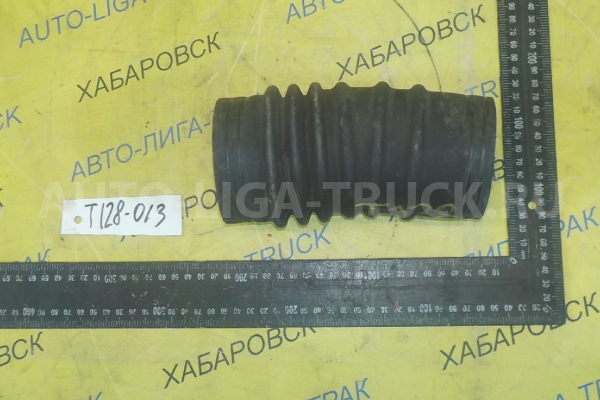 Впускной патрубок Mazda Titan TM Впускной патрубок TM 1995  TF01-13-221A