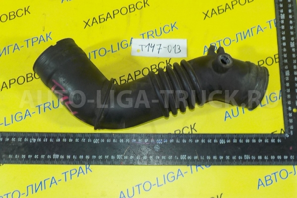 Впускной патрубок Mazda Titan WL Впускной патрубок WL 2002  WLC3-13-221B