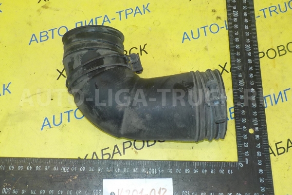 Впускной патрубок Mitsubishi Canter 4M40 Впускной патрубок 4M40 2000  MC111399