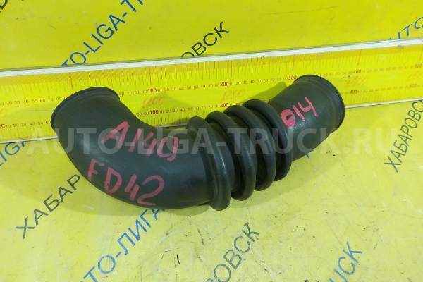 Впускной патрубок Nissan Atlas FD42 Впускной патрубок FD42 1992  16577-0T301