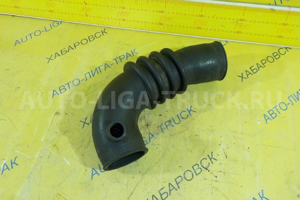 Впускной патрубок Nissan Atlas FD42 Впускной патрубок FD42 1992  16577-0T301