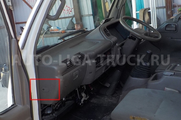 Заглушка Isuzu Elf 4HG1 Заглушка 4HG1 2001  8-97857-528-4